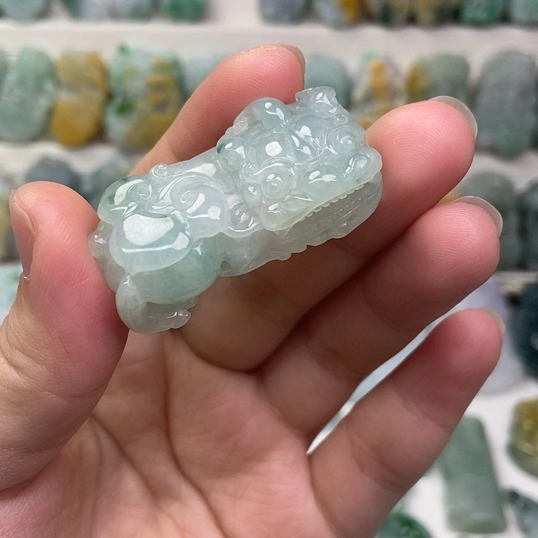 翡翠未镶嵌吊坠(赠链)