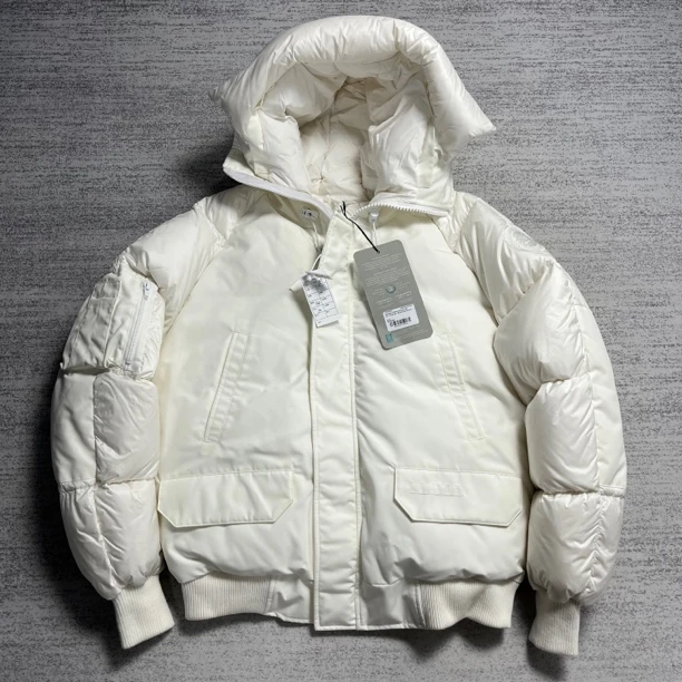 未使用 CANADA GOOSE 加拿大鹅 M/L北辰白飞行员chilliwack羽绒服