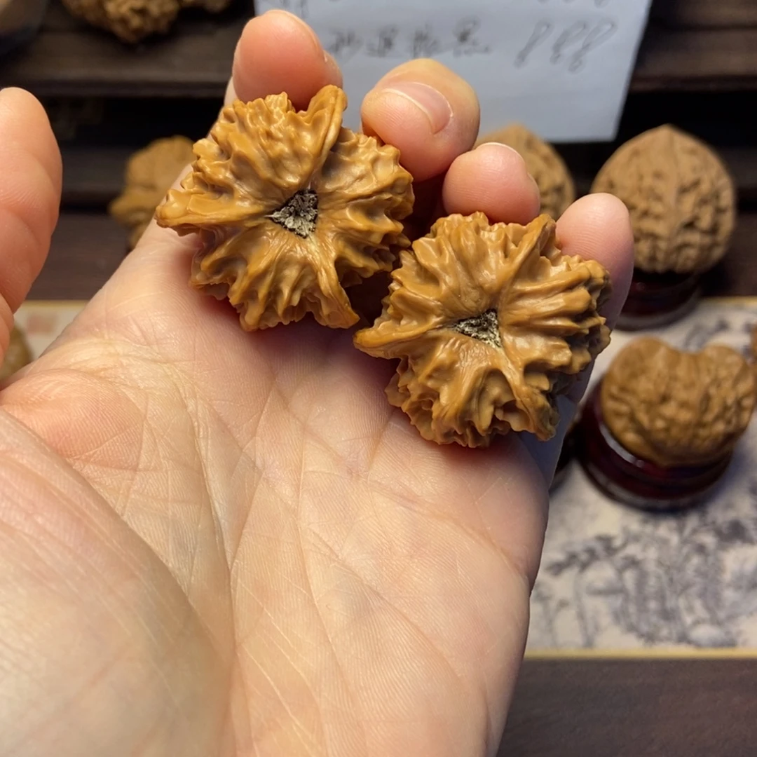 文玩核桃把件凹底岐山三棱36