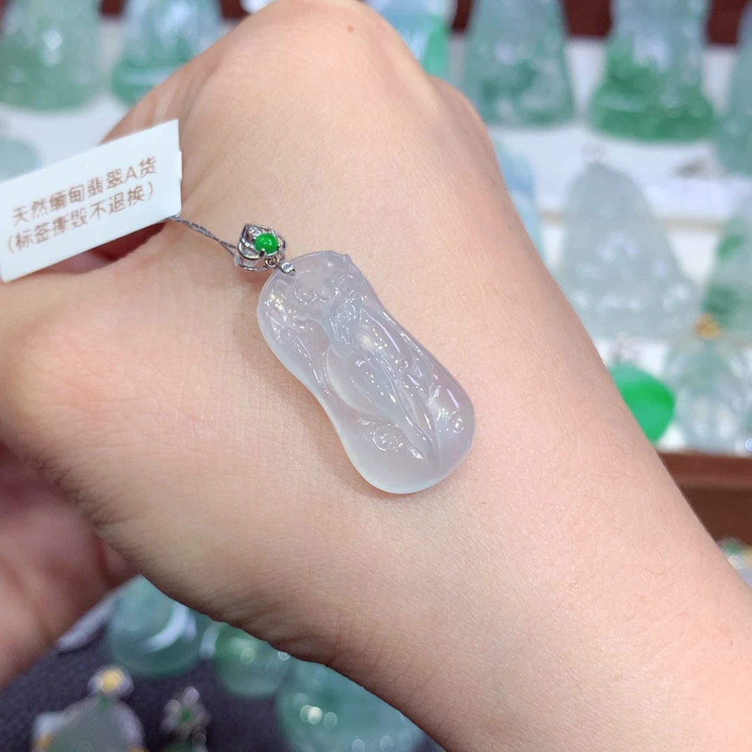 吊坠(不含链)18K金镶嵌翡翠天然缅甸A货翡翠揭阳工鹿牌