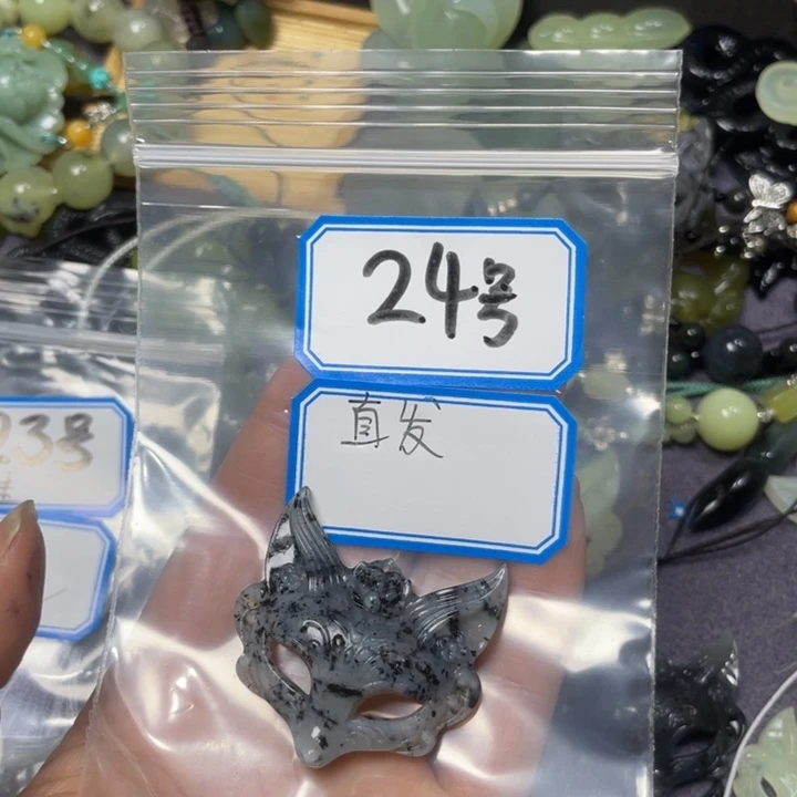 蛇纹石玉颈饰合金贇***么