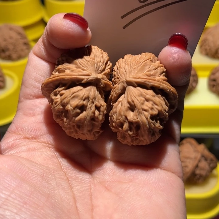 吊坠桃核半壁白狮子全品