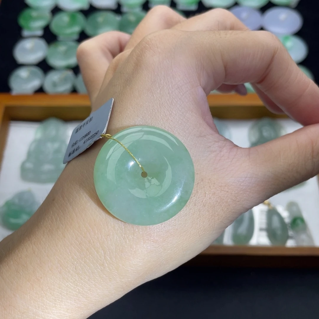 颈饰未镶嵌翡翠平安扣