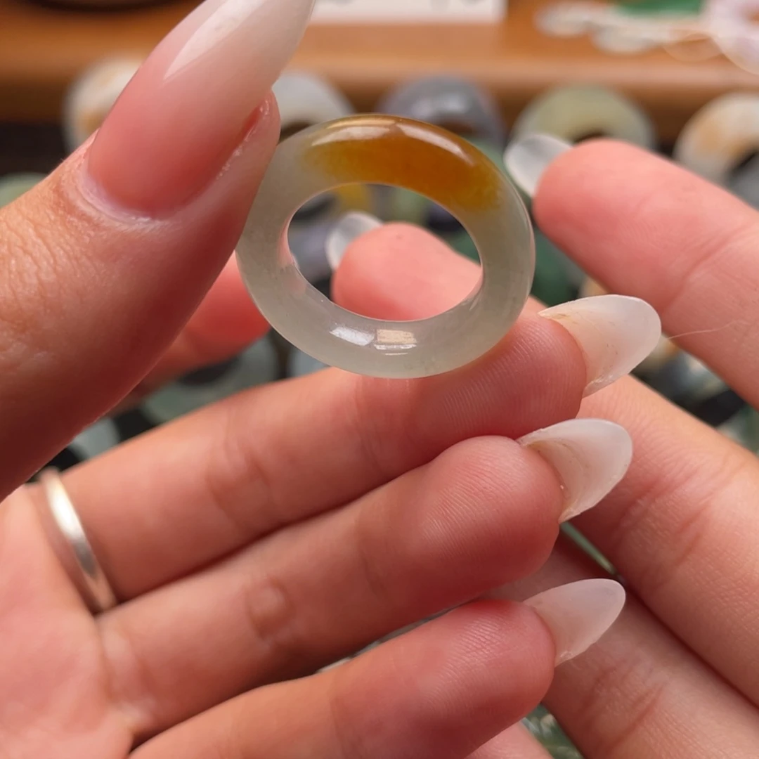 未镶嵌定制翡翠红