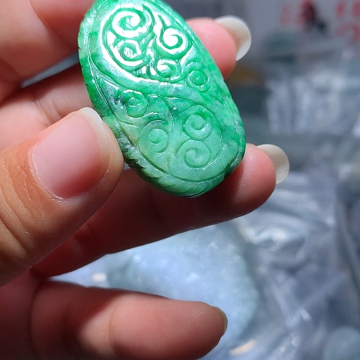 翡翠未镶嵌颈饰保真天然a货翡翠