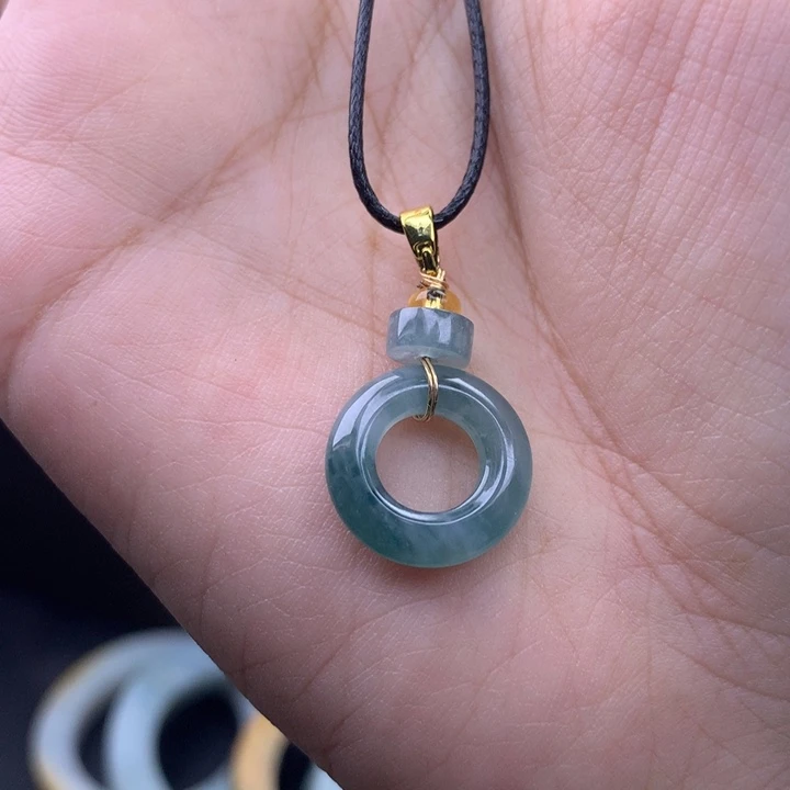 翡翠未镶嵌挂件吊坠