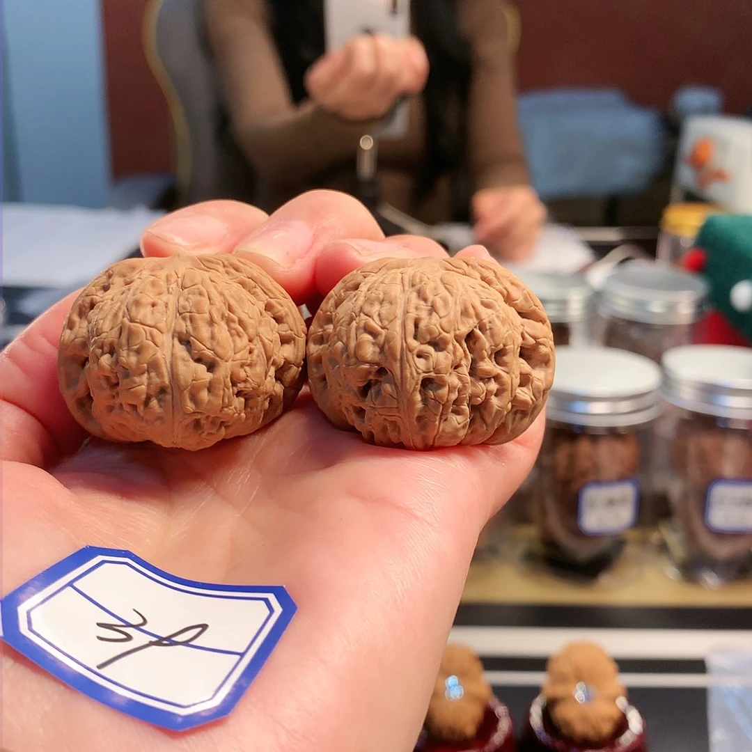 【闪购商品】吊坠文玩核桃红宝石密文 36尺