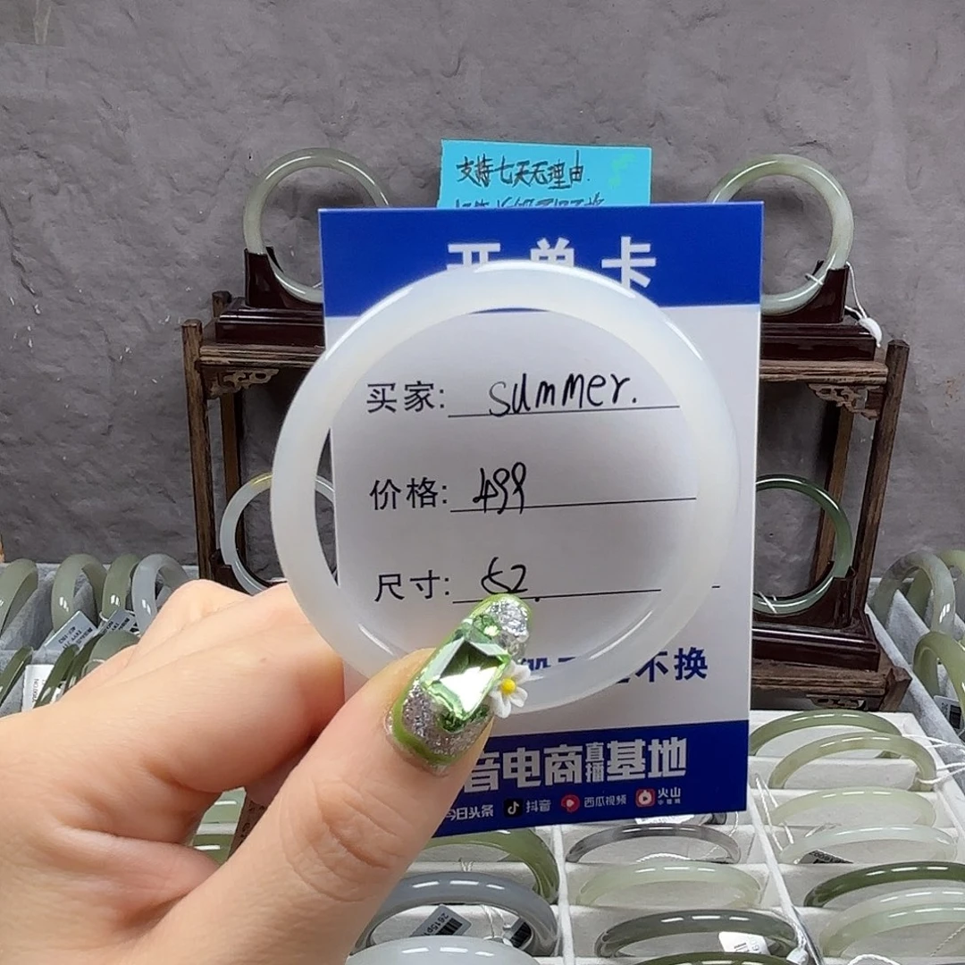 和田玉手镯未镶嵌s****?