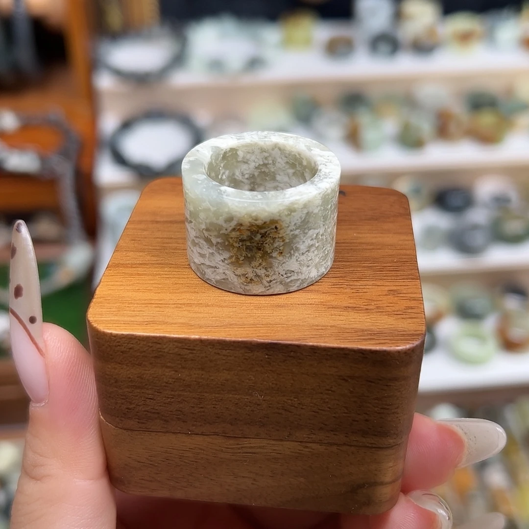 蛇纹石玉未镶嵌戒指霜花内径19.3港19