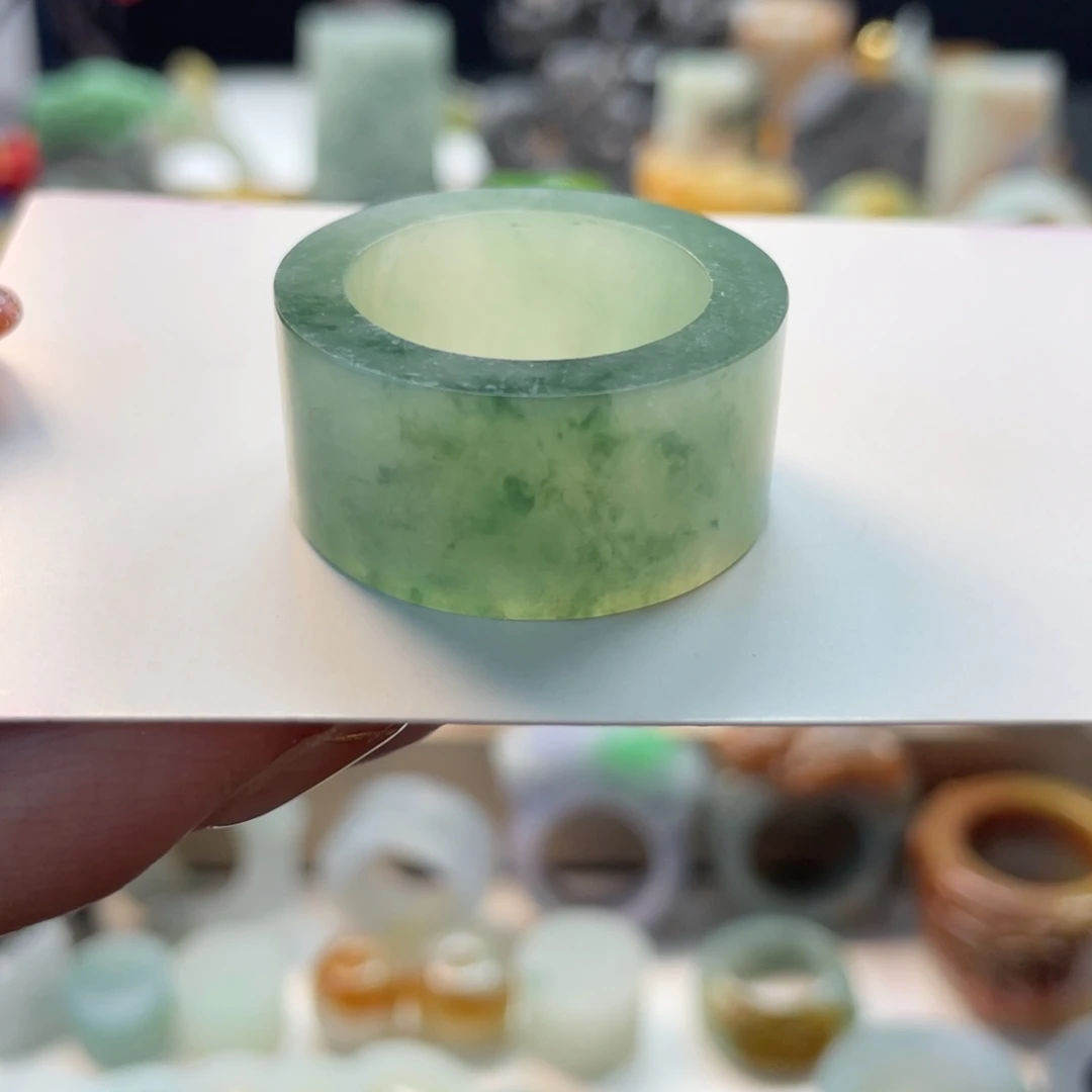 定制翡翠未镶嵌戒指