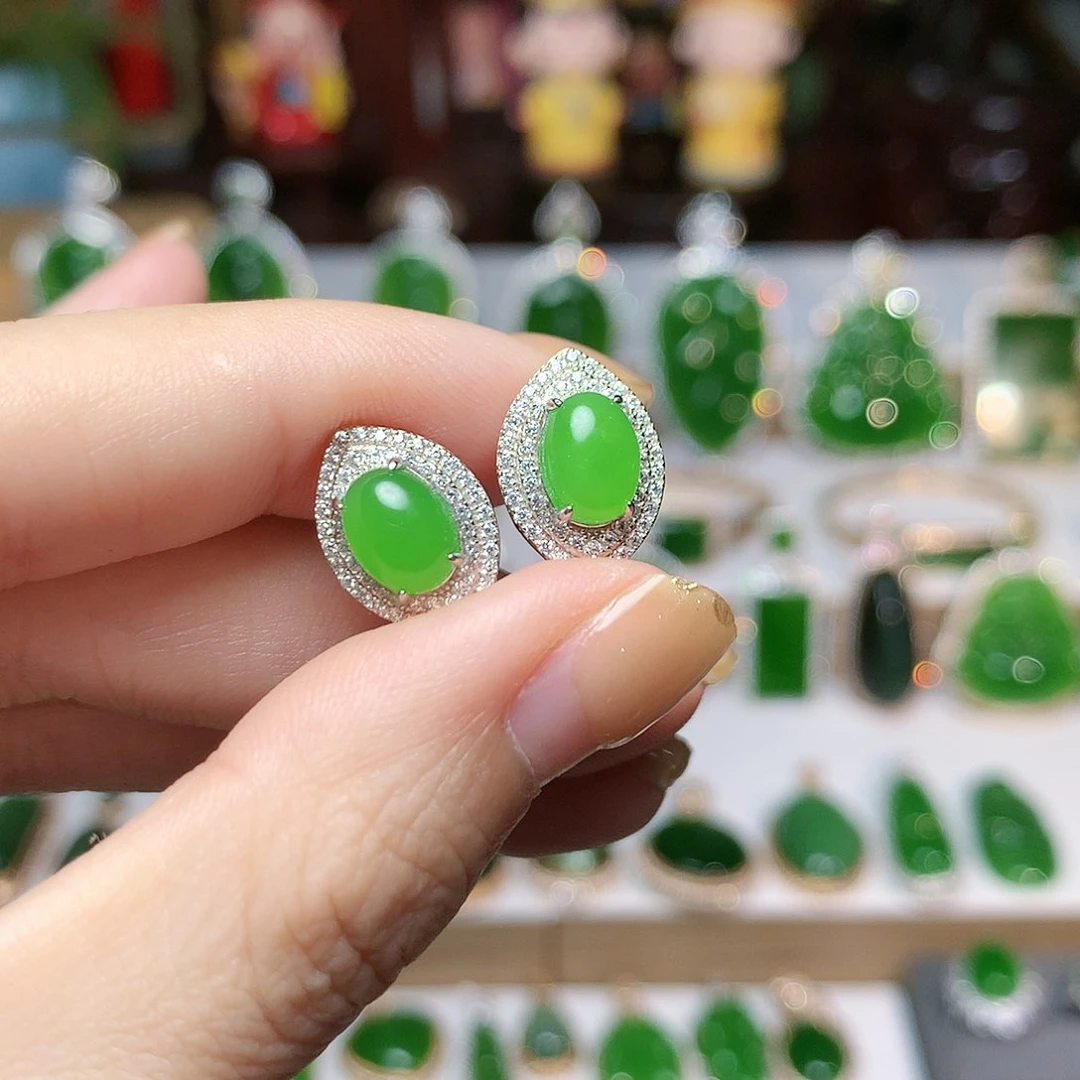 未镶嵌和田玉（碧玉）耳饰乌兰乌德苹果绿