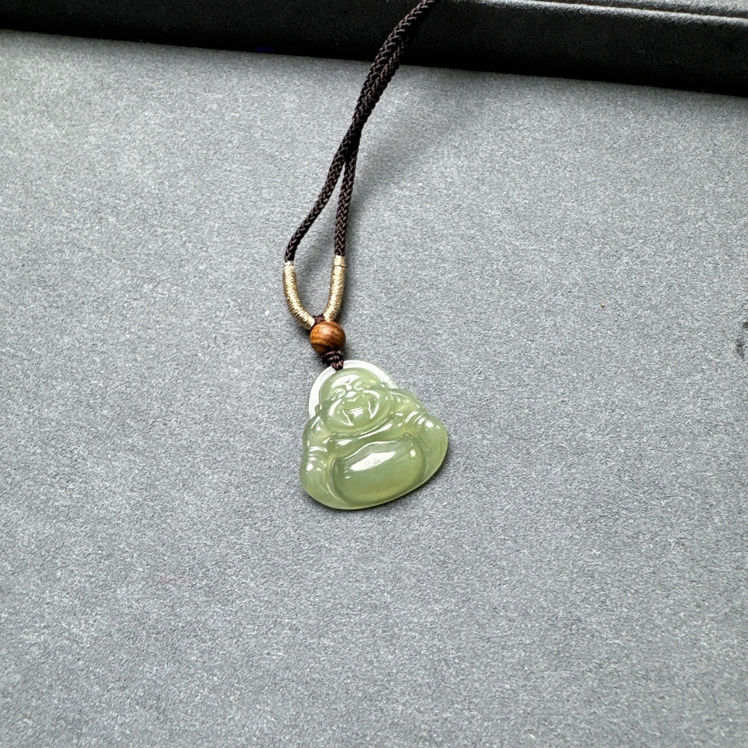 和田玉湖水绿佛公吊坠