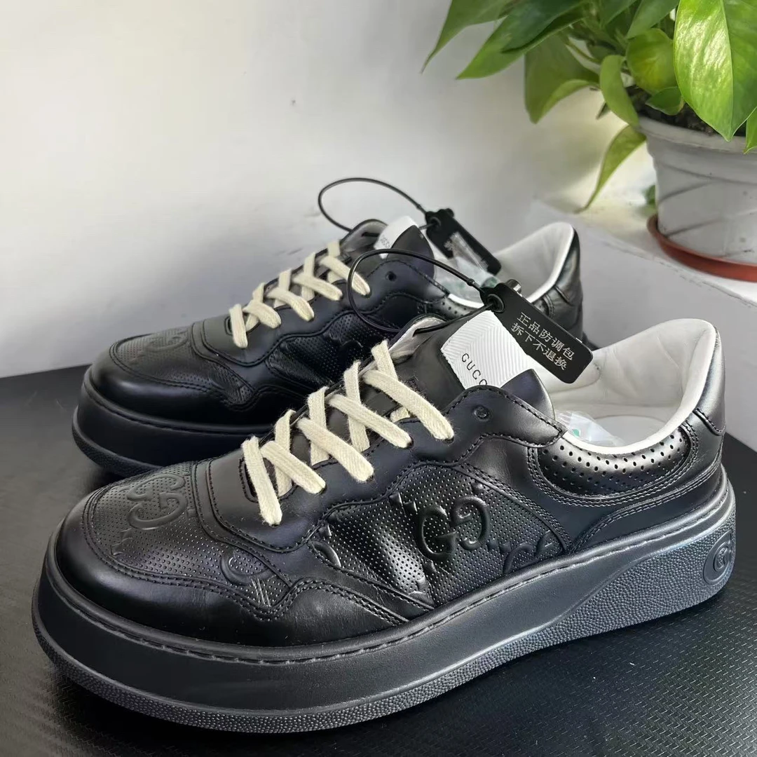 95新 GUCCI/古驰 40.5欧码黑武士浮雕老花饼干鞋