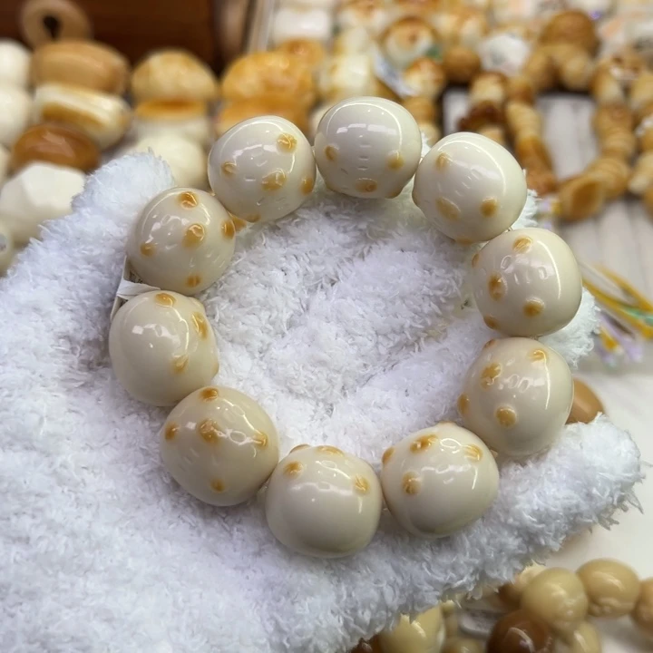 菩提根/象牙果把件55 象牙果原果雕刻炭烧年糕卡皮巴拉