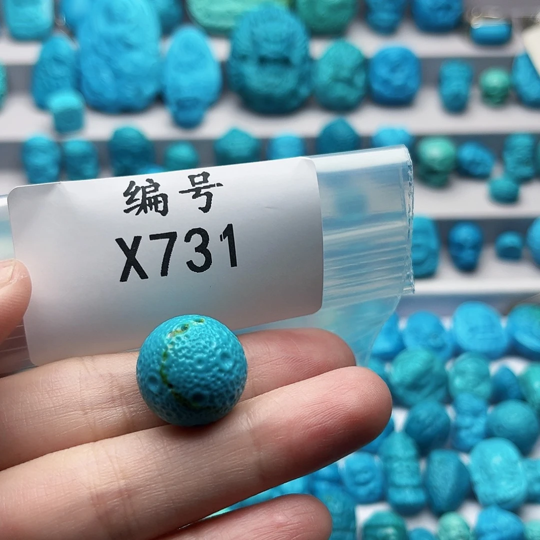 阳***绿松石未镶嵌天然原矿雕刻绿松石