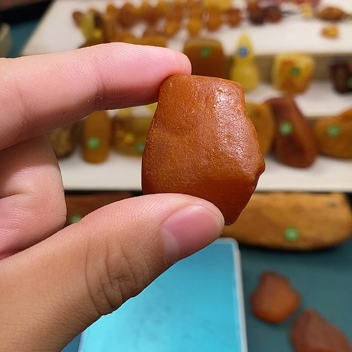 琥珀未镶嵌珠宝奇石