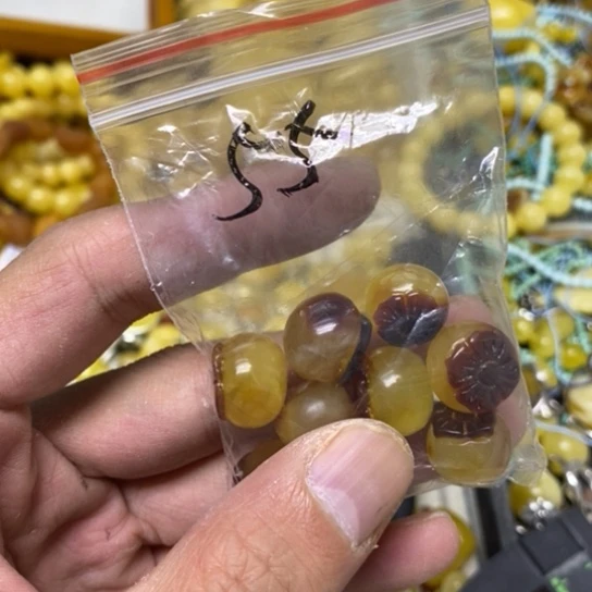 未镶嵌蜜蜡裸石多样性发货其一