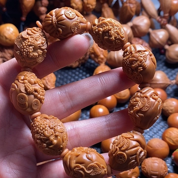 吊坠橄榄核钱袋金蟾