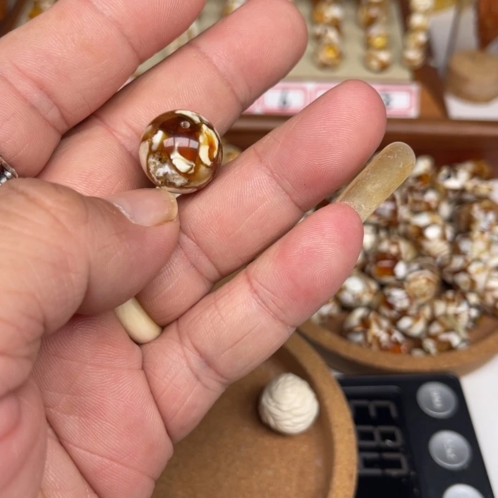 琥珀裸石未镶嵌明**以379号