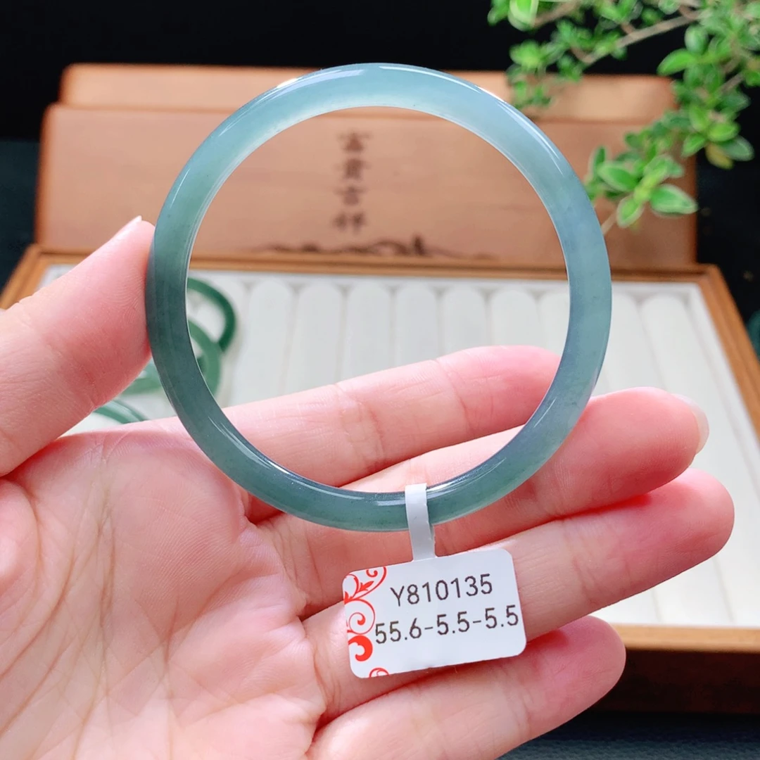 未镶嵌手镯（圆镯）翡翠