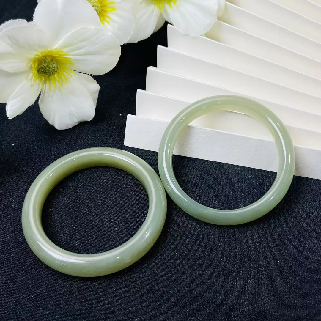 【缺货】和田玉手镯(多样性发一有瑕）11*9* ZY3534