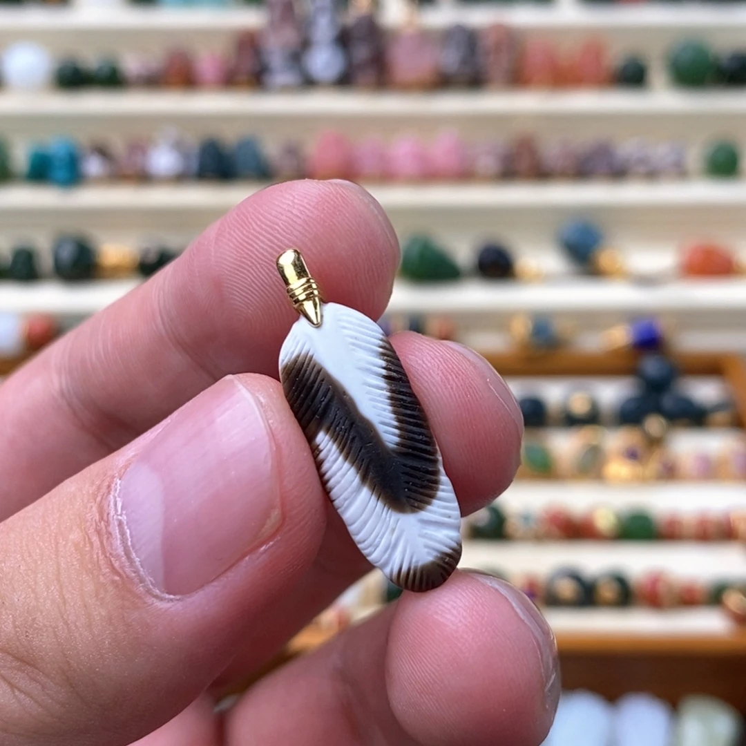 玛瑙/玉髓18K金镶嵌颈饰