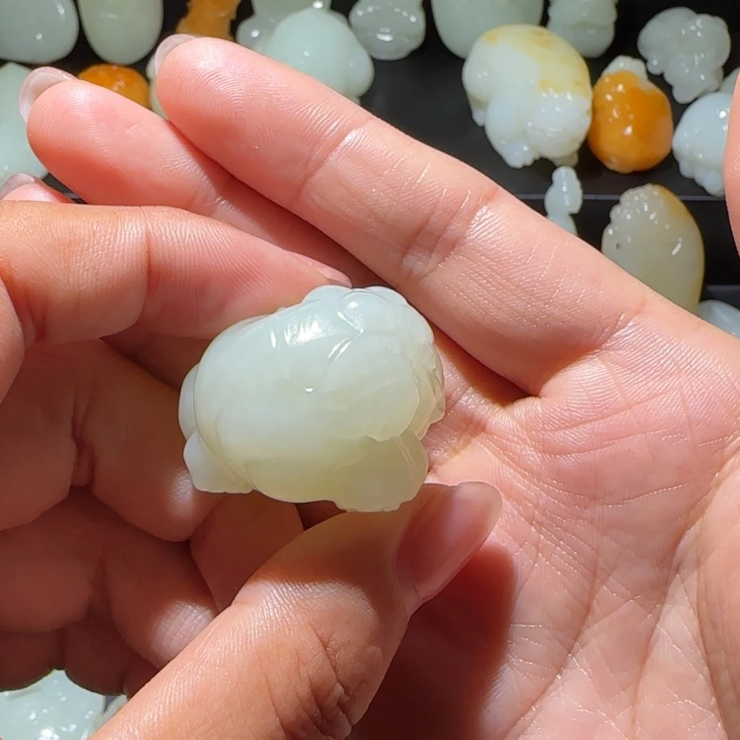 b***y和田玉未镶嵌颈饰