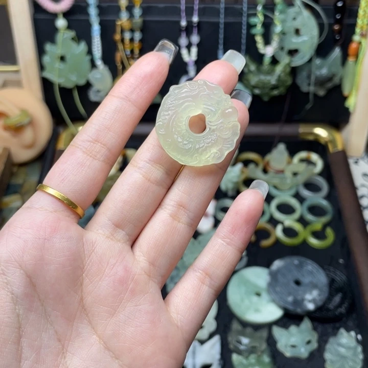 凝***之蛇纹石玉未镶嵌颈饰专拍链接