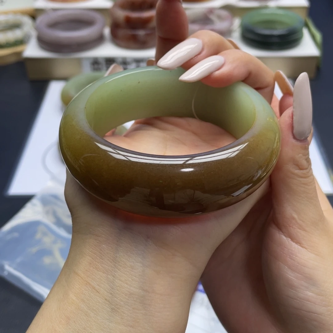 未镶嵌手镯石英质玉豬***豬