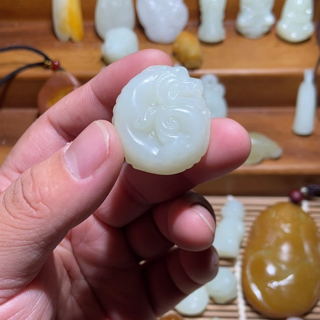 和田玉未镶嵌颈饰