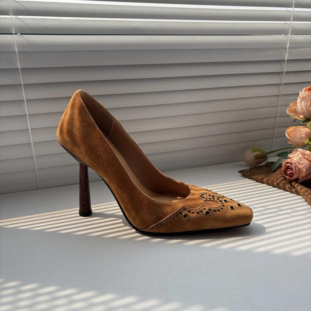 高跟鞋女细跟2025新款真皮欧美羊皮铆钉气质铆钉尖头浅口单鞋S52
