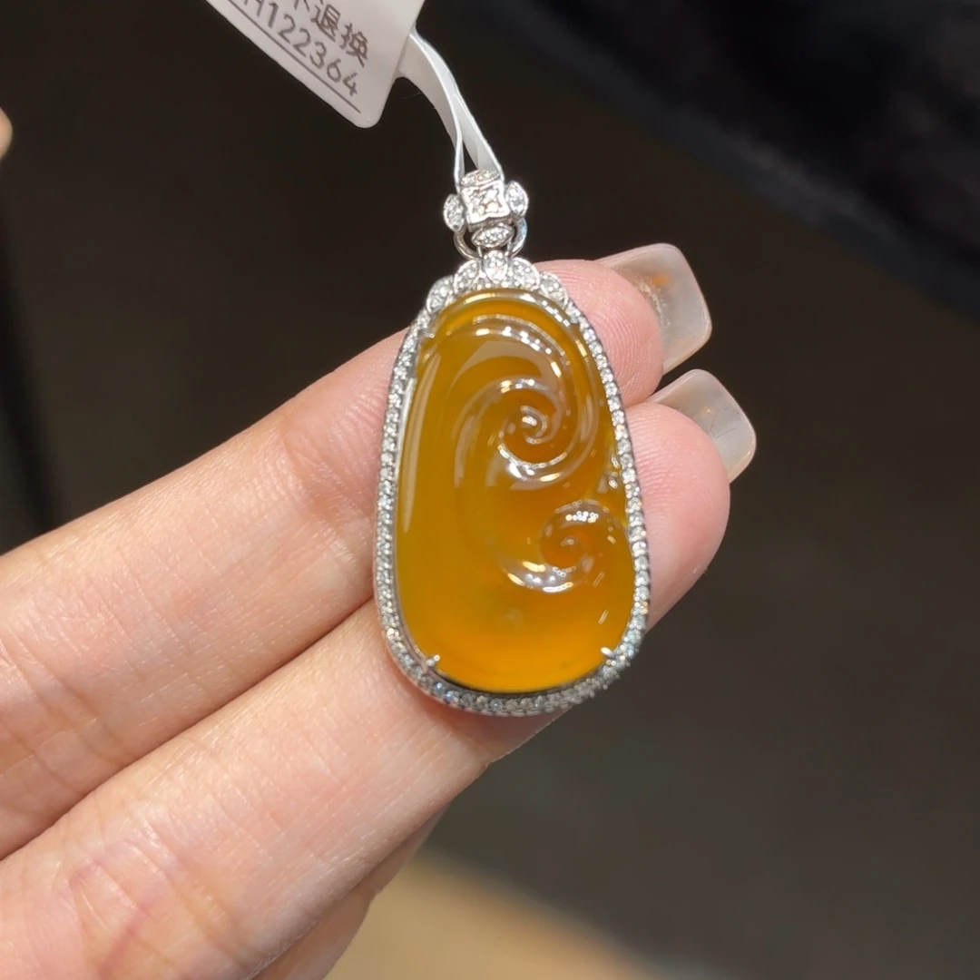 翡翠18K金镶嵌颈饰天然缅甸翡翠