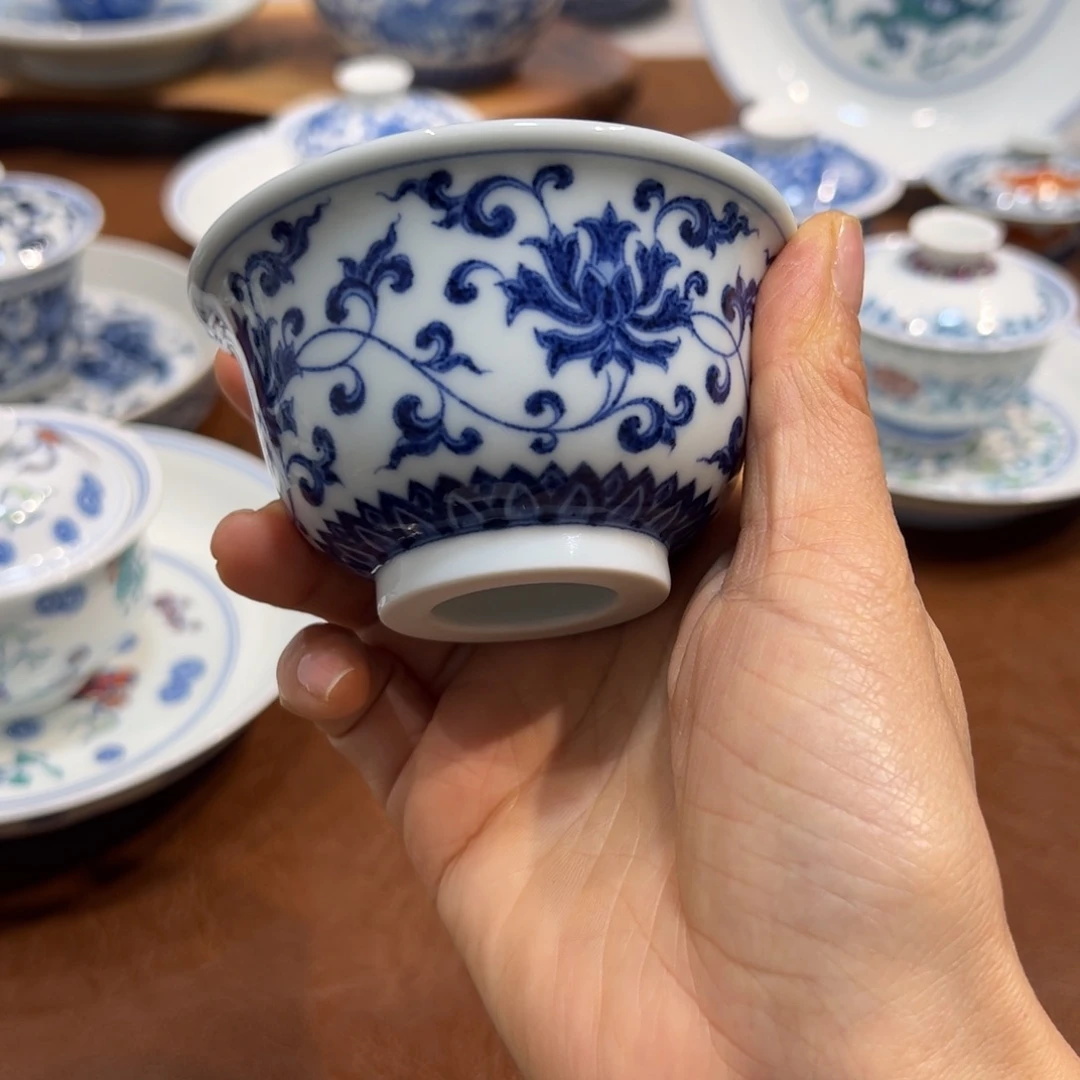 青花缠枝宝莲纹压手杯