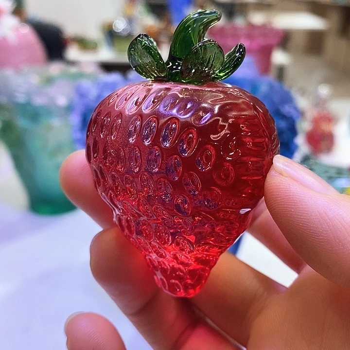 草莓高6厘米宽6厘米