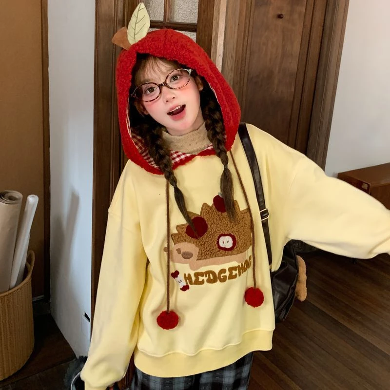 苹果刺猬设计感立体加绒卫衣女宽松可爱卡通秋冬季舒适连帽卫衣潮