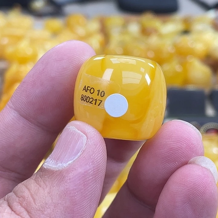 琥珀未镶嵌珠宝奇石琥珀