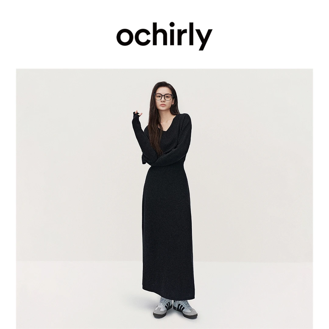 ochirly绵羊毛长款毛织连衣裙V领软糯保暖显瘦秋新品