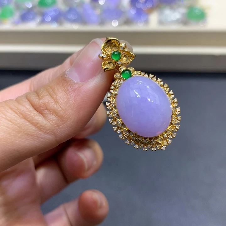 翡翠颈饰18K金镶嵌翡翠