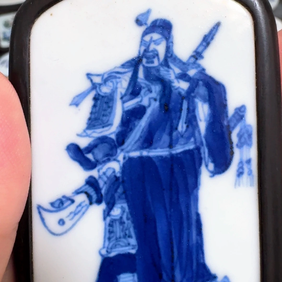 通***销瓷片青花关二爷挂件