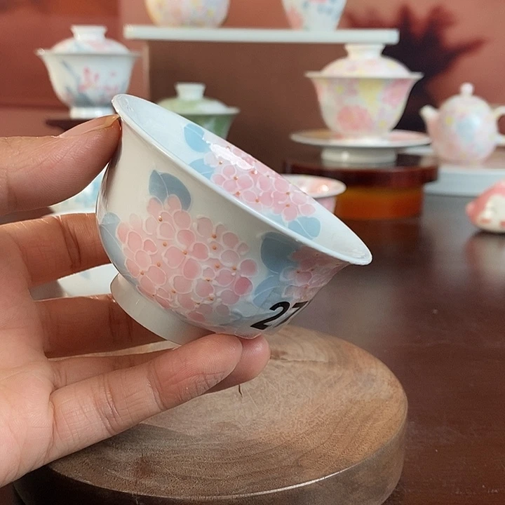 绣球花釉下品茗杯