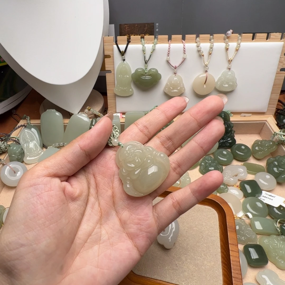 颈饰未镶嵌和田玉