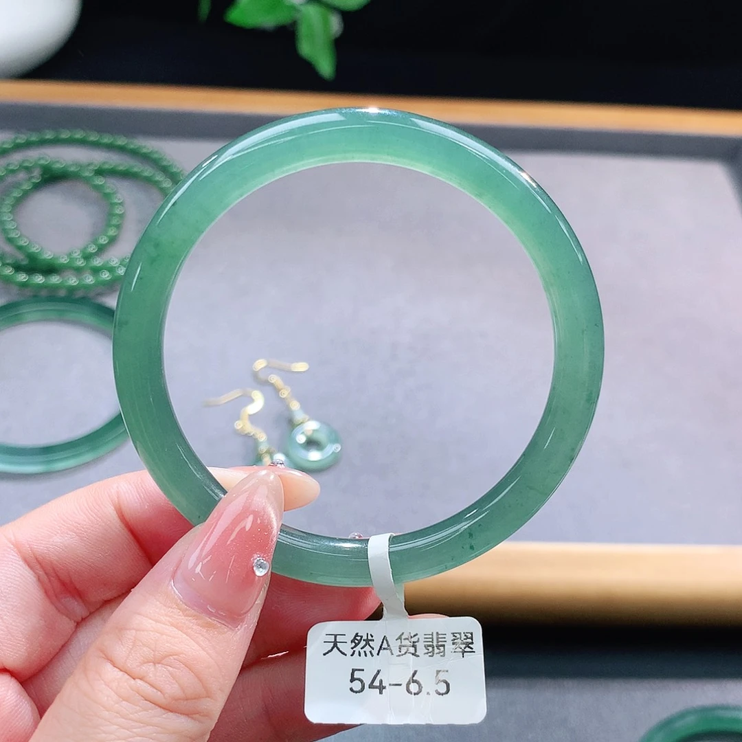 未镶嵌手镯（圆镯）翡翠
