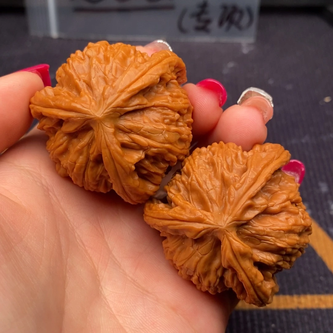 一***顺文玩核桃吊坠白狮子