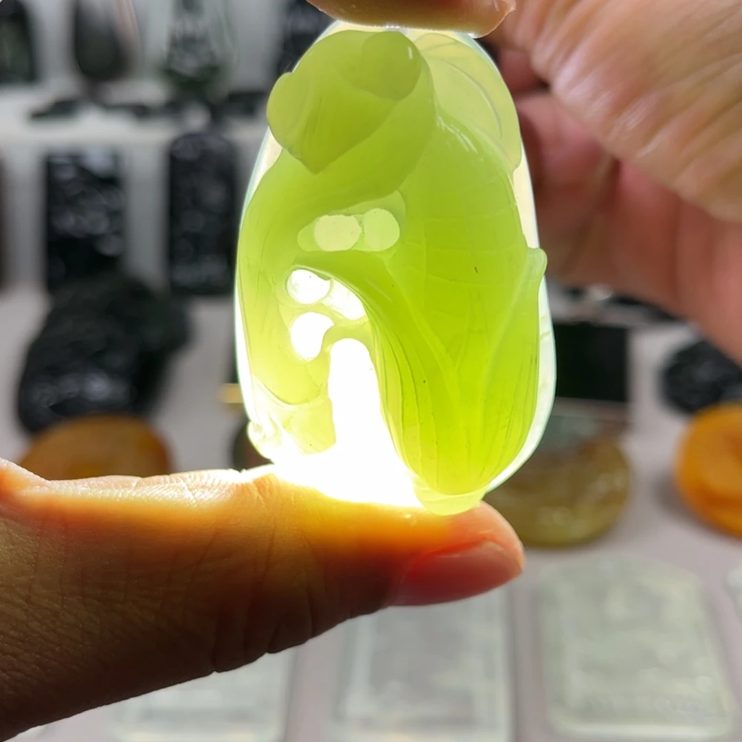 蛇纹石玉未镶嵌颈饰