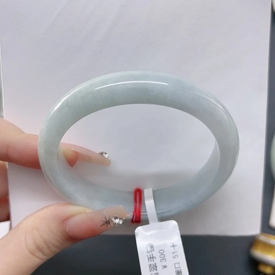 翡翠手镯未镶嵌A货