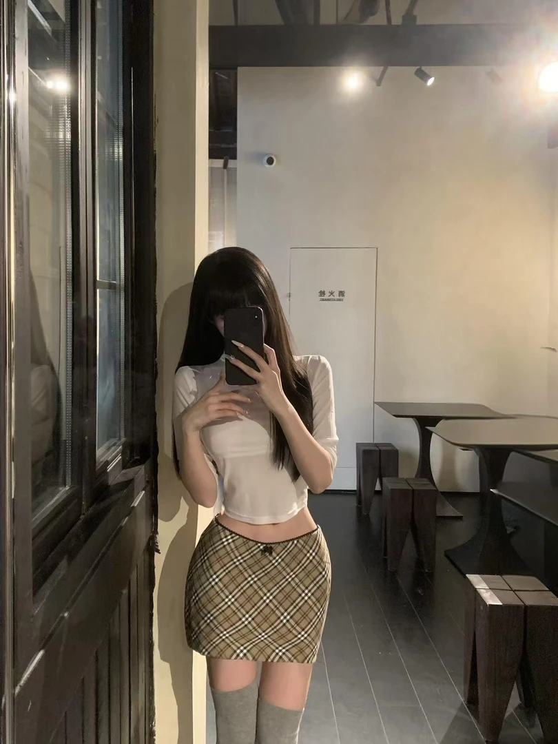 【轻柔日常】2026春季新款半高领建议白色薄款短袖T恤配格纹半裙女