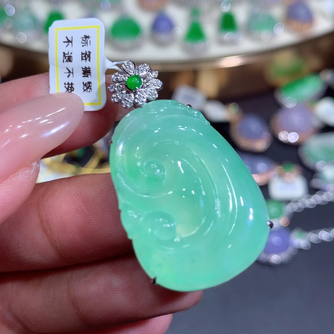 翡翠吊坠(赠链)18K金镶嵌