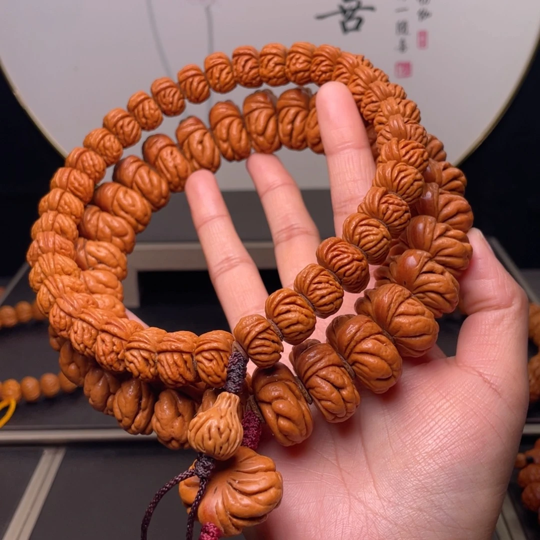 龙***爷桃核吊坠两条手持