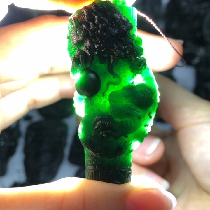 定制翡翠未镶嵌龙柱