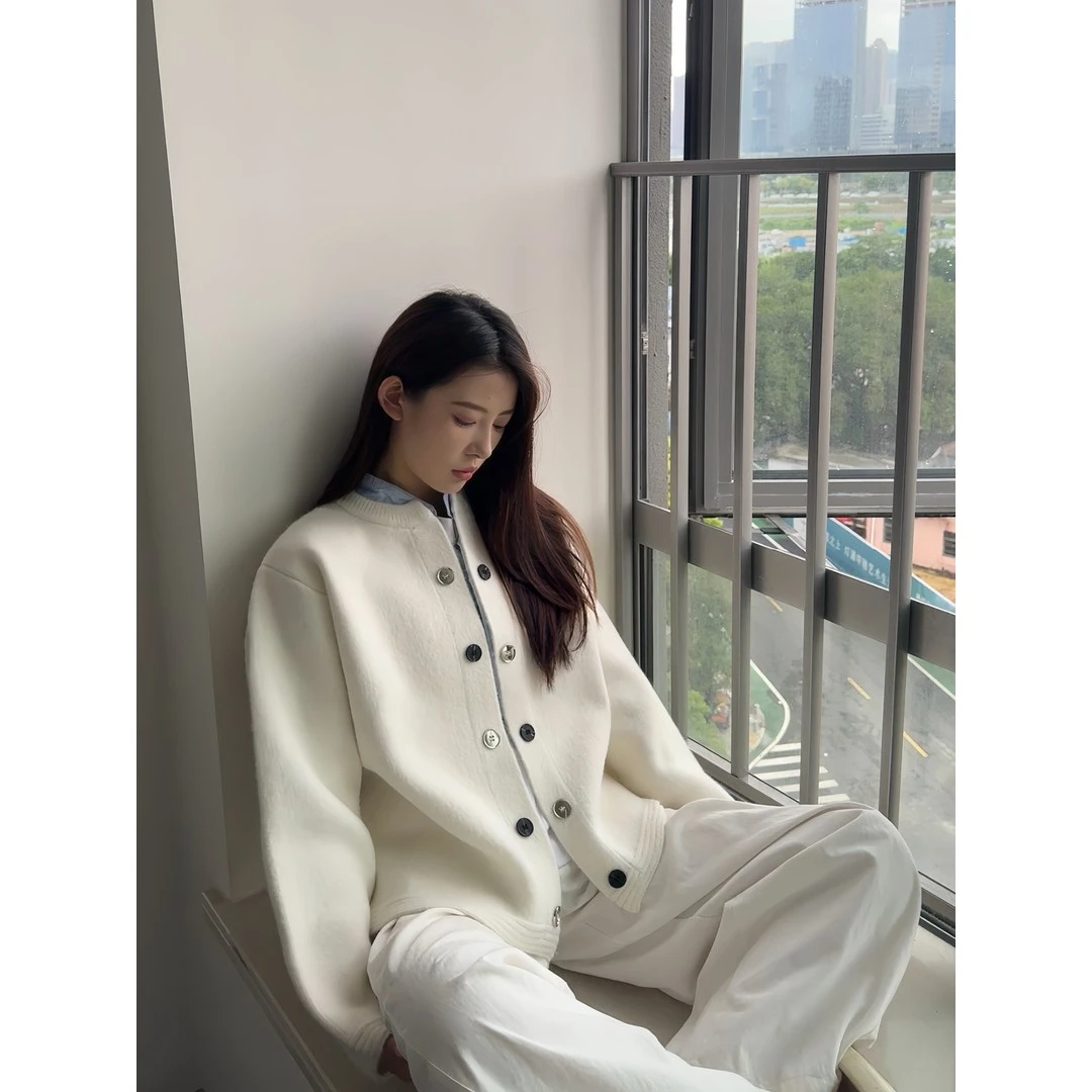 纯色简约针织开衫纽扣设计高级感外套